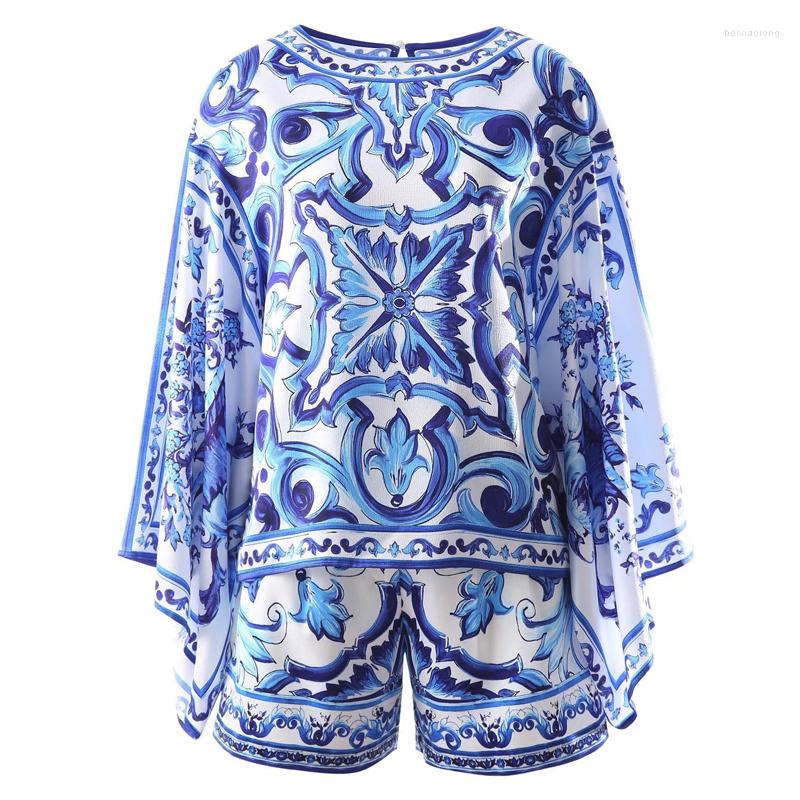 

Women' T Shirts Retro Blue And White Porcelain Suit Female Summer Round Neck Bat Sleeve Top Printed Pocket Shorts Two-piece Set -XXL