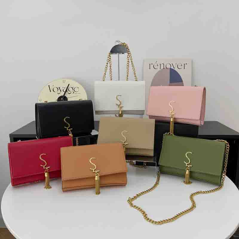 

Women Fashion Shoulder Bags Designer Soild Leather Handbags Womens Cross Body Gold Chain Letters Buckle With Tassel Purses Bag D2303161F, Black
