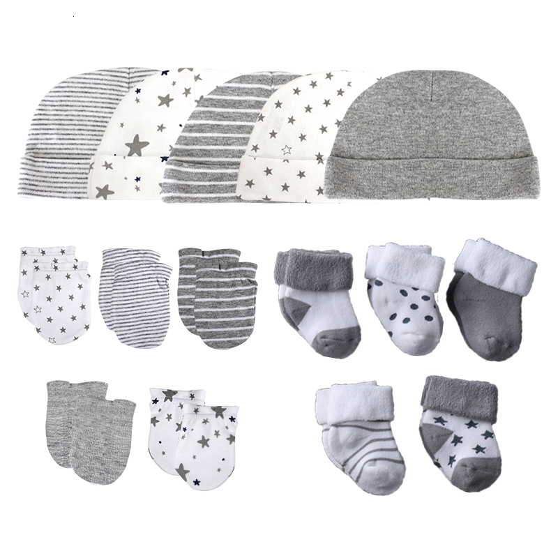 

Keepsakes born HatGlovesSocks Set For Baby Boy Girl Cotton Fall Casual Pography Props Soft Headwear Infant Nightcap Winter Fashion 230316