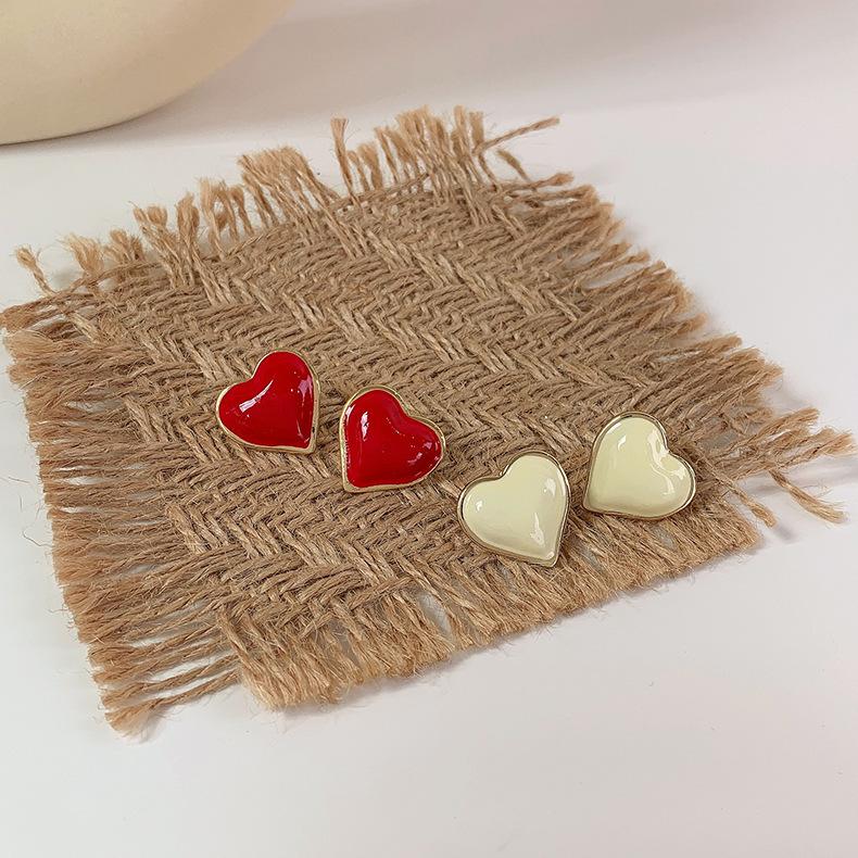 

Stud Earrings 2023 Korean Love Simple Fashion Temperament Drop Oil Small Versatile Women's Jewelry