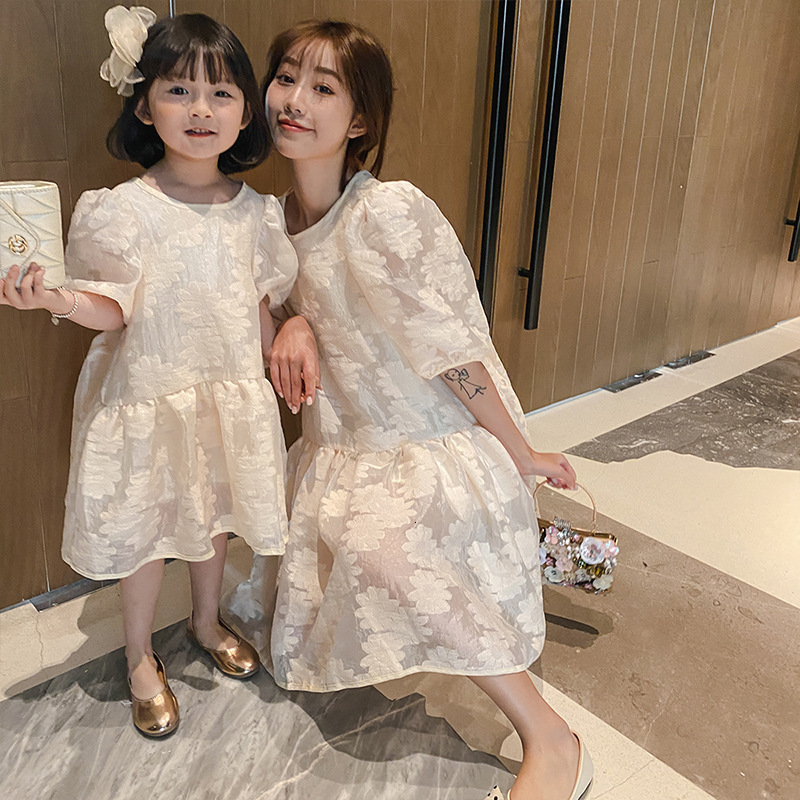

Family Matching Outfits Fashion summer Jacquard princess dress Mom and daughter cute puff sleeve princess dresses Family clothes 230316, White