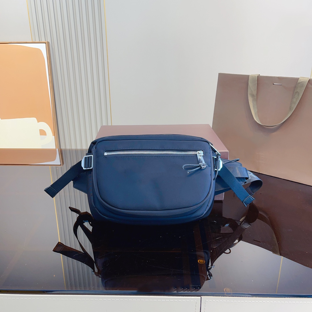 

2023 New Designer Luxury Classic Canvas Nylon Fabric Waist Bag Chest Bag Casual Daily Versatile, Black