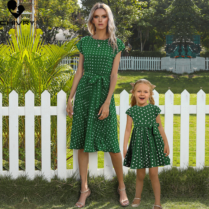 

Family Matching Outfits Chivry Mom and Me Summer Loose Dress Mother Daughter O-Neck Short Sleeve All Over Dots Casual Dresses Family Matching 230316, Navy