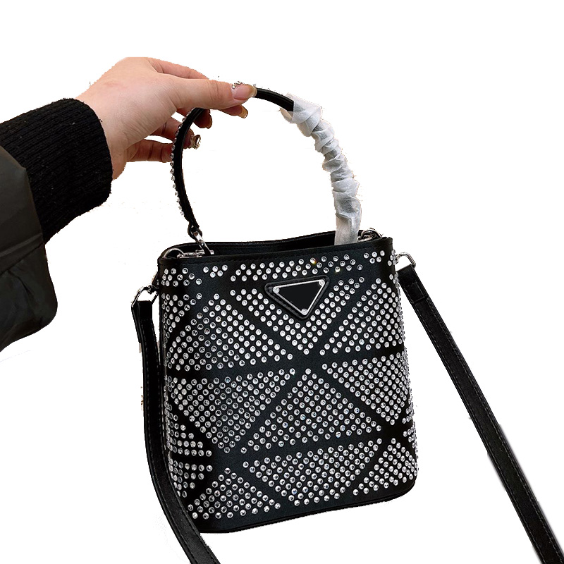 

Designers Classic Mini Handbags Lady Crossbody Bags Italy Brand Triangle Sign Rhinestone Inlaid Silks And Satins Women Shoulder Bag Tote Luxury Designer Bags 18CM, Gold