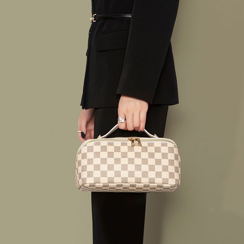 

Women Travelling Toilet Bag Designer Women Wash Large Capacity Cosmetic Bags Toiletry Pouch Makeup Bags Wholesale, Beige