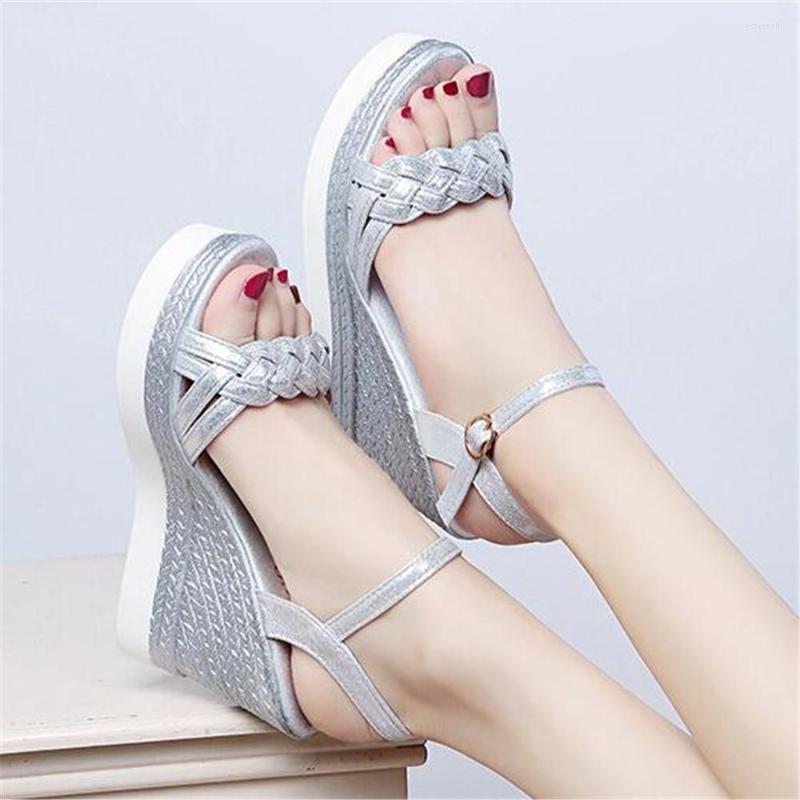 

Dress Shoes Slope Heel Bohemian Sandals Women's 2023 Outside Wear Thick Bottom Pump Rhinestone Button High-Heeled Fashion Eu 34-40