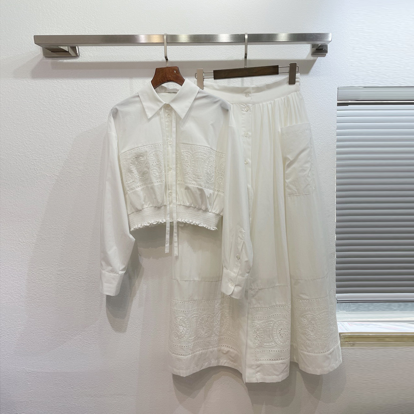 

Two Piece Dress white lapel neck long sleeved embroidered hollow out short shirt with embroidered skirt