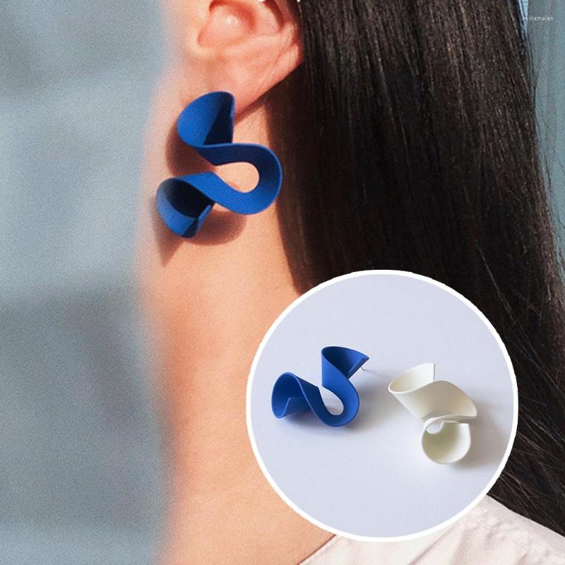 

Stud Earrings Metal Irregular Distortion Europe United States Temperament Personality Fashion Geometry Woman Jewelry