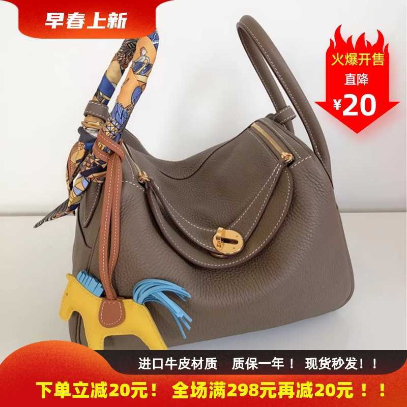 

Designer Lindys Bags 2023 New Mini Doctor's Leather Women's Pillow One Shoulder Cross-body Portable Medicine Ayw, Cherry powder 19cm gold buckle