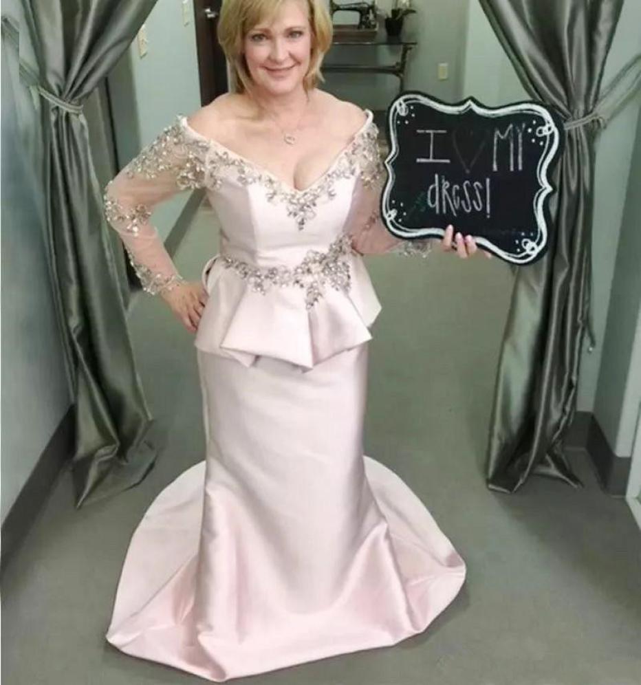 

Plus Size Mother of the Bride Dresses Sheer Long Sleeves Beaded V Neck Wedding Guest Dress with Peplum Evening Gowns4550018