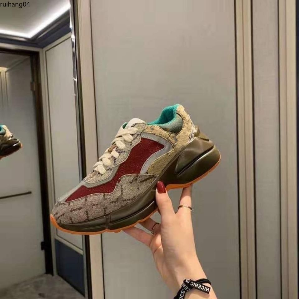 

2023 Mens Women Outdoor Sport Shoes Rhyton Vintage Trainers Sneakers Retro Do Old Designer Luxury Walking Leather Casual Shoe mkjip rh4000002