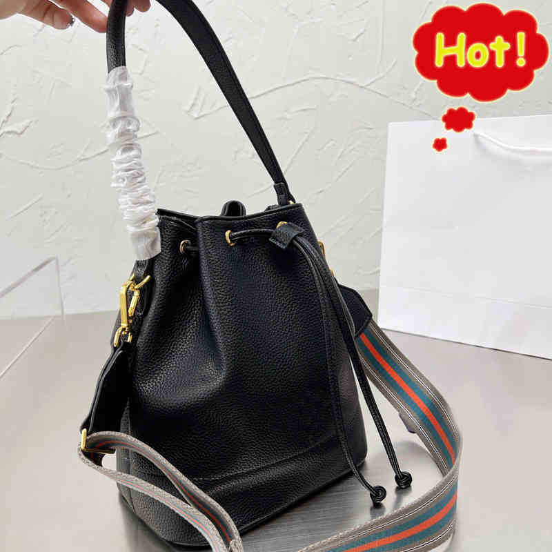 

Prads totes designer handbag women bag Handbags Prade the Tote bags Luxuries designers womens crossbody Handbag Shoulder 7A high quality purses wallet SAEN, Red