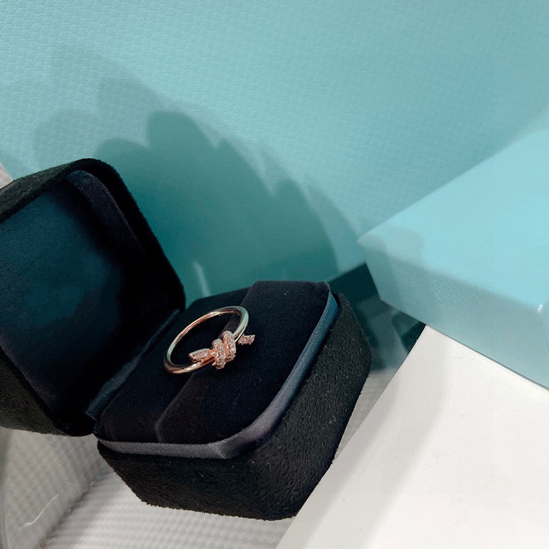 

Luxury designer rings women's knotted ring fashion classic finely carved replica style anniversary social 5-9