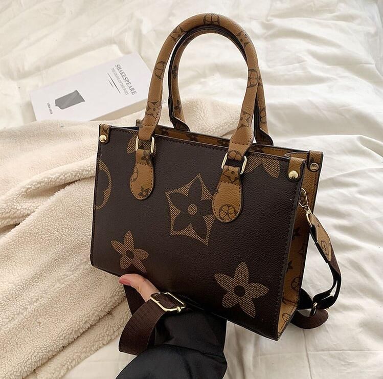 

2023 TOP Luxury design handbag fashion versatile Tote Hand bags small bag Single Shoulder Messenger Bag, W2