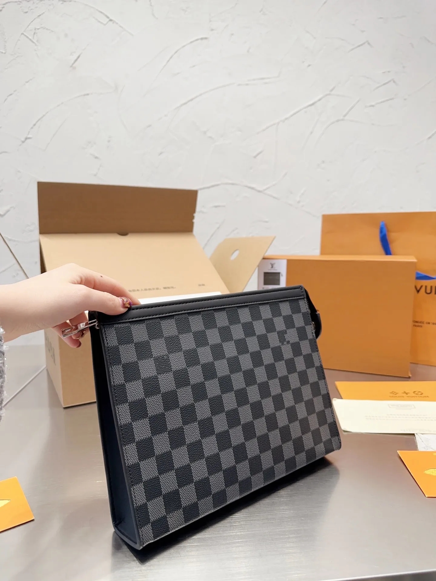 

Men's bag Genuine leather 2023 new business handbag Hague men's bag hold bag luxury brand wash bag hand grab, Black flower