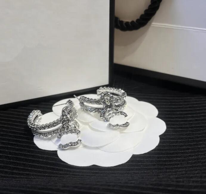 

Top Quality Stainless Steel Women Designer Stud Classic Style Luxury Style Pendant Love Couple Earrings For Lady Party Wedding Hoop Wholesale A838