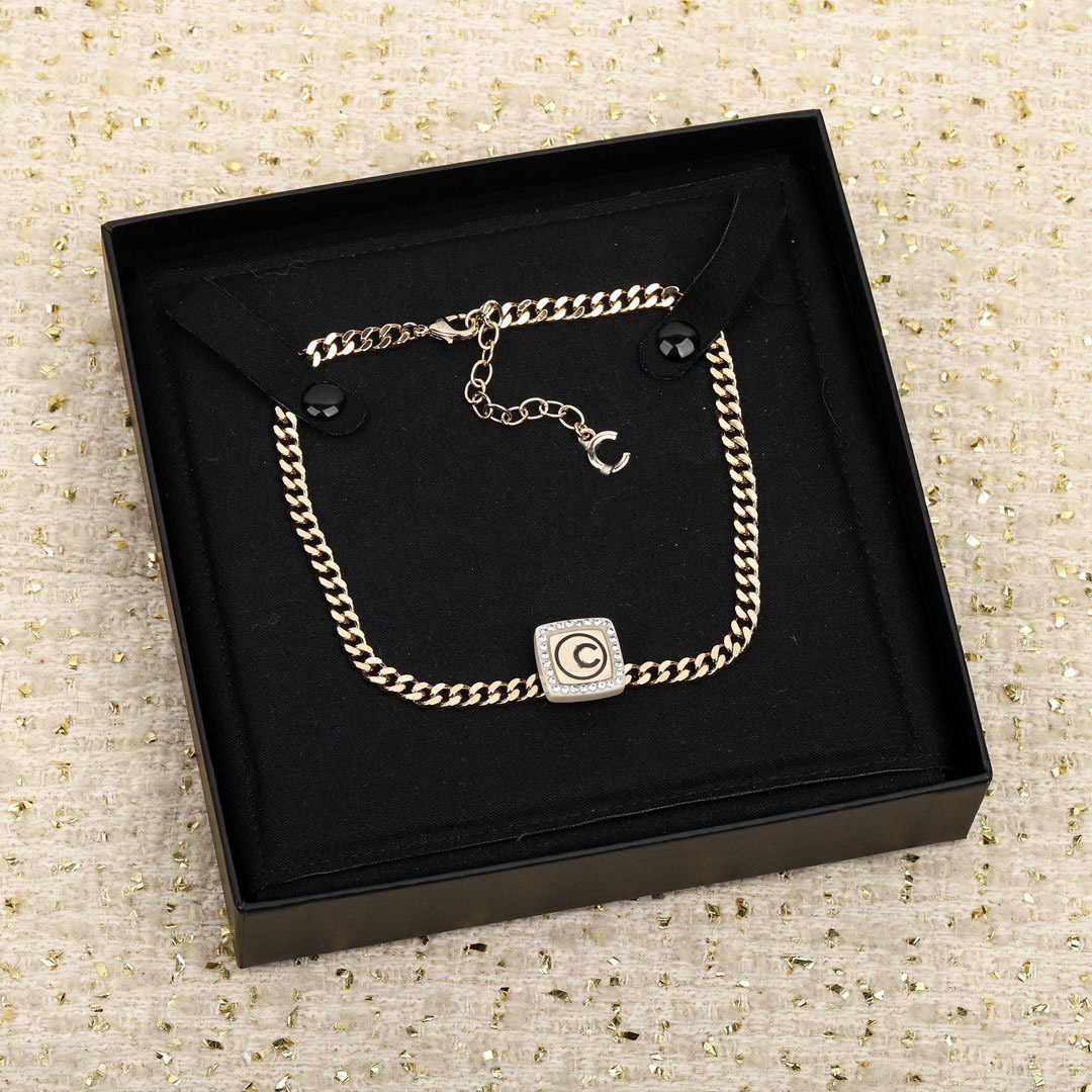 

2023 Luxury quality charm pendant necklace with diamond in 18k gold plated have box stamp Chain PS7620A