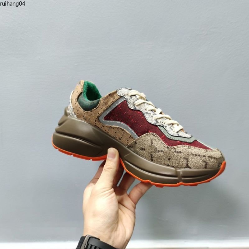 

2023 Mens Women Outdoor Sport Shoes Rhyton Vintage Trainers Sneakers Retro Do Old Designer Luxury Walking Leather Casual Shoe mkjip rh4000003