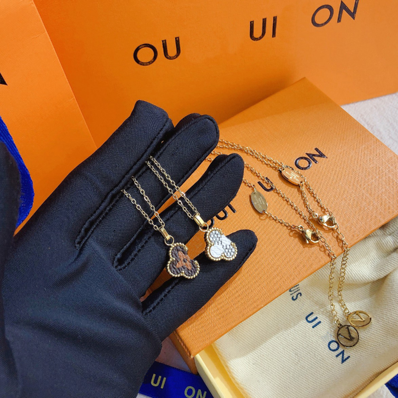 

Four Leaf Grass Necklaces For Women Luxury Pendant Necklace Party Trip Long Chains 18k Gold-plated Designer Jewelry Popular Fashion Brands Selected Women's Gifts