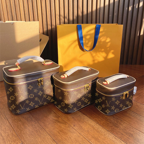 

M41178 nice bb vanity makeup bag luxury tote handbag Women designer wash pouch make up bag louiseity man purse viutonity Leather Shoulder clutch cosmetic bags Cases, M0n0gram -24 cm