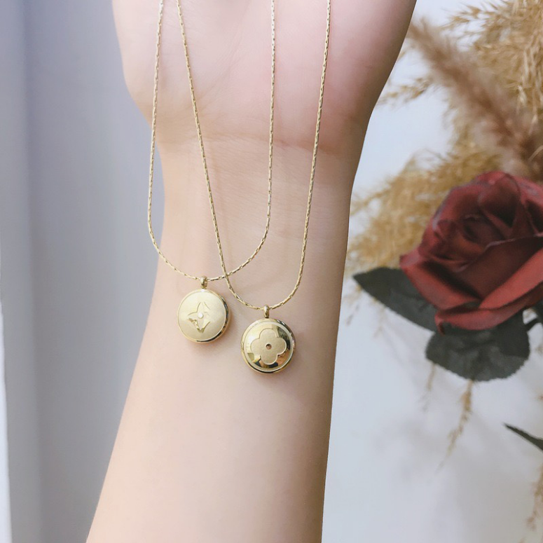 

Exquisite Round Flower Necklaces Charm Women Wear Necklace Designer Style Jewelry Long Chain Selected Young Fashion Accessories Popular Brand Gifts