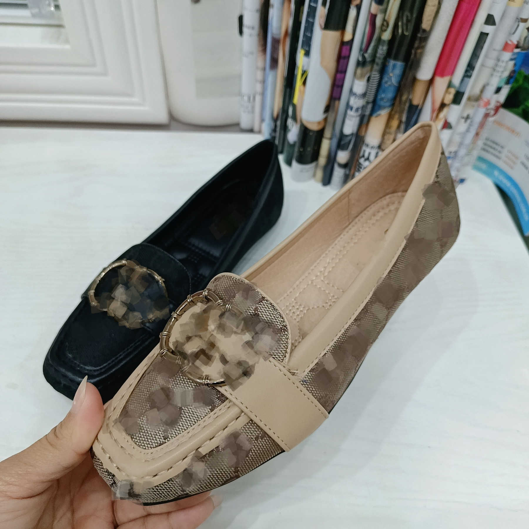 

classic women Flat designer Dress shoes interlocking Metal buckle Lady leather letter casual shoe Mules Princetown female Trample Lazy party Loafer Large size 35-42, Real pcs pls contact