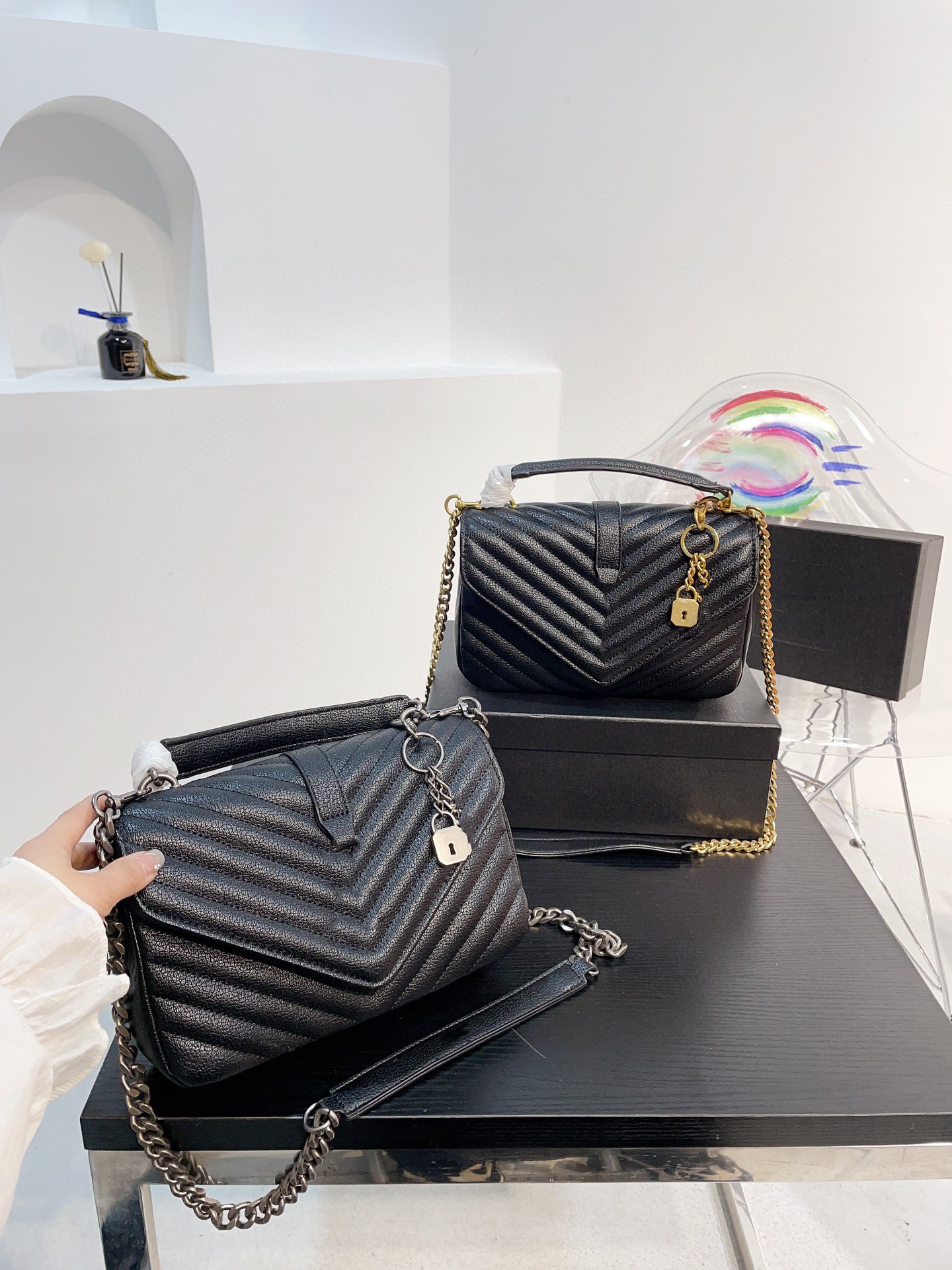 

Fashion women bag V shaped check shoulder bag large capacity designer metal buckle logo flap leather Cross Body bag, Black size:24cm