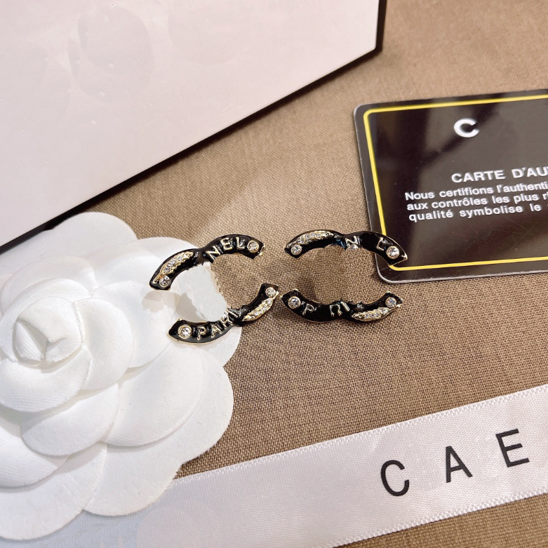 

Charm Earring Designed For Women Designers Earring Luxury Jewelry Fashion Couple Love Round Earrings Popular Brand Accessories Birthday Party With Gift Box