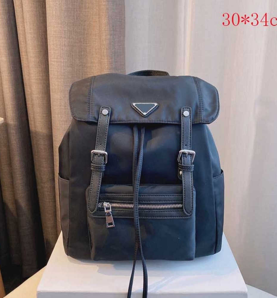 

Briefcases Backpacks Designer Large Capacity Outdoor Sports Bag Men Women Plain Letter Trvaling Bags Two Strips Packs Luxury Backpack