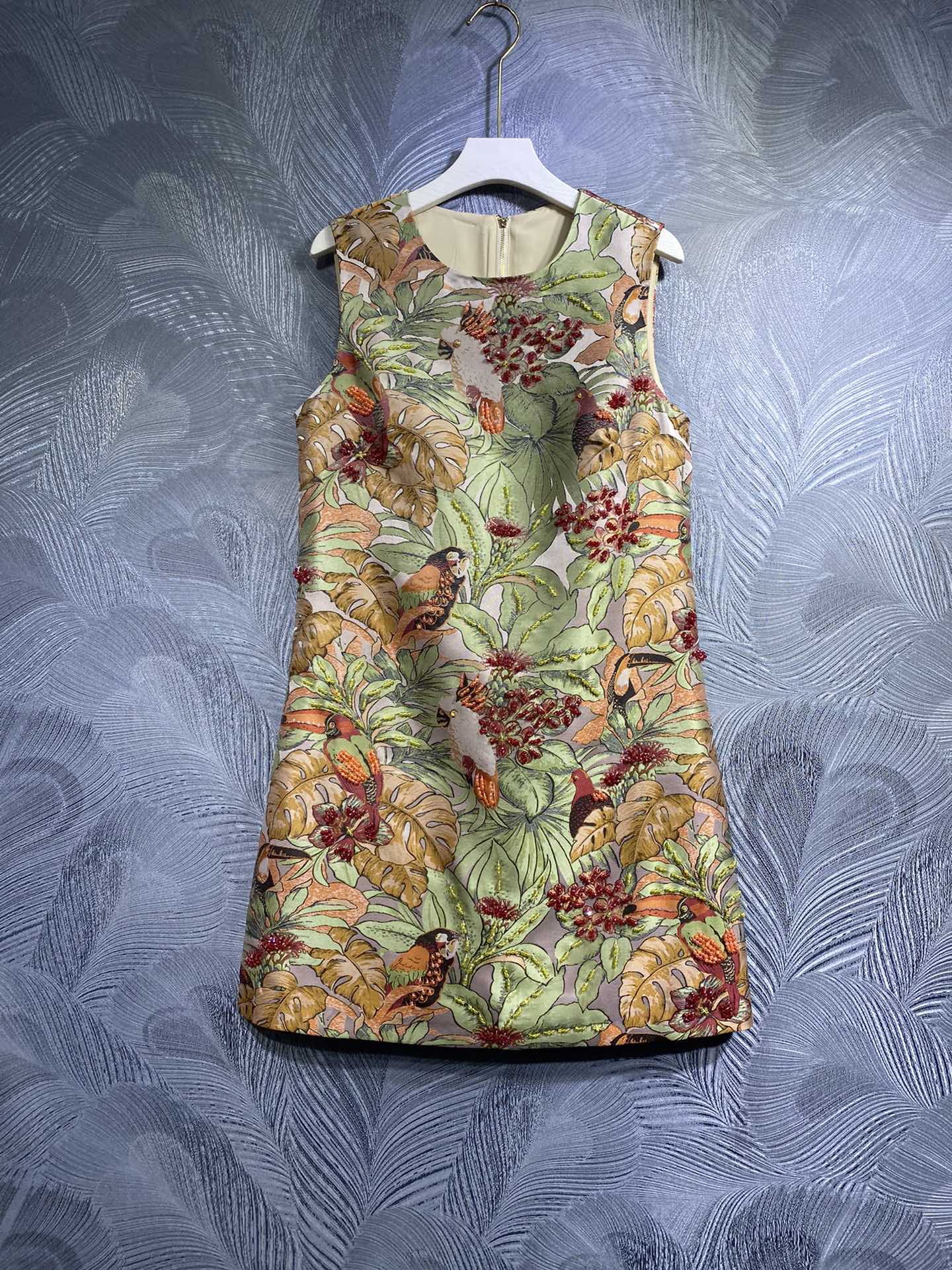 

2023 Spring New Tank Top Dress Small Round Neck Bird Flower Pattern Beaded Decoration, Contrast color