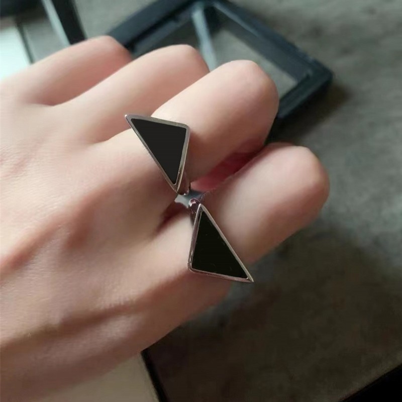 

Adjustable size triangle tag letters pattern womens rings modern hip hop punk bague elegant chic mens ring luxury jewelry have promise designer ring simple ZB040 E23