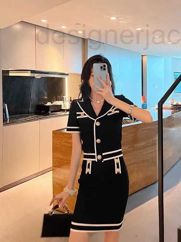 

Two Piece Dress designer New knitted suit in early autumn of the year Women' color contrast collar jacket buttock skirt two-piece set OXKS, Black coat