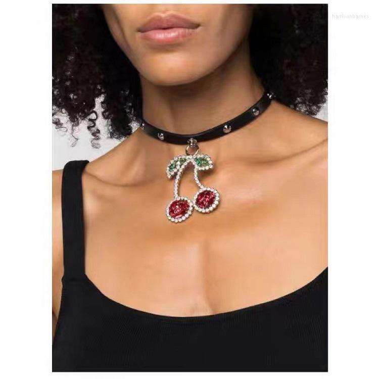 

Chains Cherry Rivet Collar Exaggerated Style Simple Temperament Punk Necklace