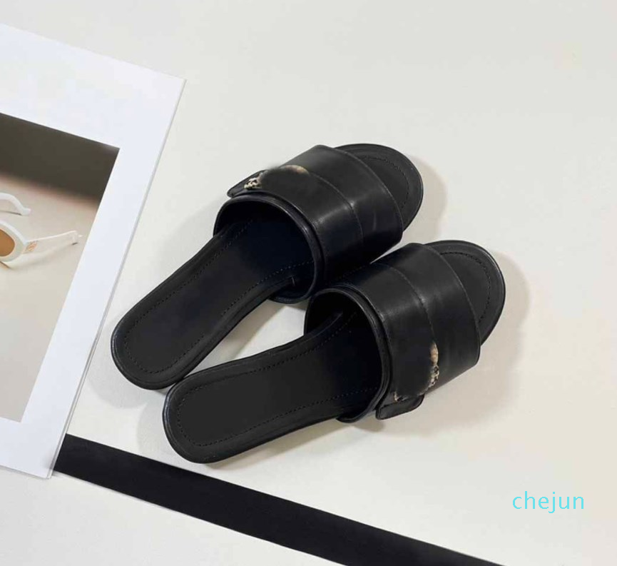 

Shiny Letter Logo Slippers Designer Low Heel Women Shoes Luxury Pearl Summer Outdoor Sandals, Black