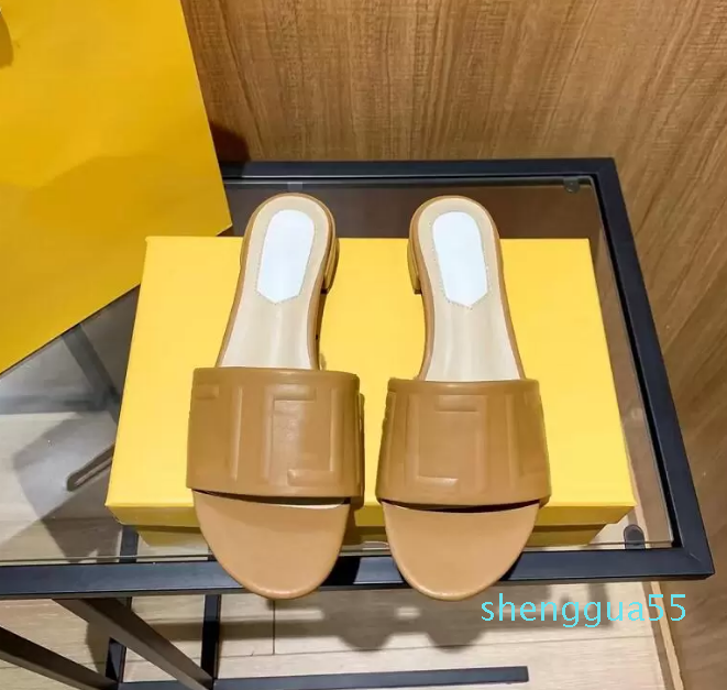 

Top Quality Leather Slipper Luxury Classic Sandbeach Sandals Summer Women Leisure Slippers Designer Brand Flat Bottom Sandal Fashion Lady Outdoor Flip-Flops, Black