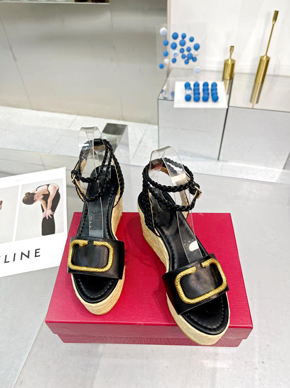 

2023 The latest -stud sandals with interlocking embellished cross ankle strap, horseshoe heels, high heels, double waterproof platform, Designer party dress shoes 35-41