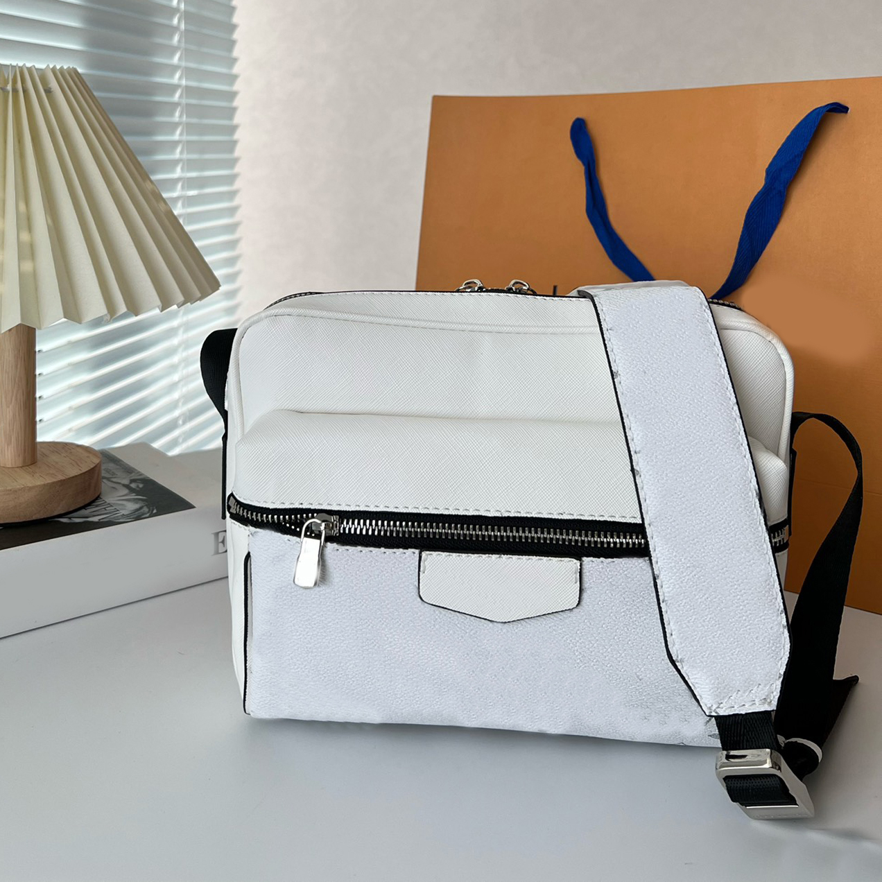 

Messenger Men bags Totes bag CrossBody Luxury Designer Brand Fashion Shoulder Bags Handbags High Quality Women Letter Purse Phone bag Wallet, Grey 25x5x19cm
