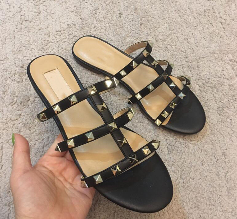 

Luxury Brand Slippers Beach Sneakers Rivets Peep Toe Sandals Genuine Leather Nude Black Matte Solid Summer Classics V Slipper with Red Dust Bag 34-44, Red blue white