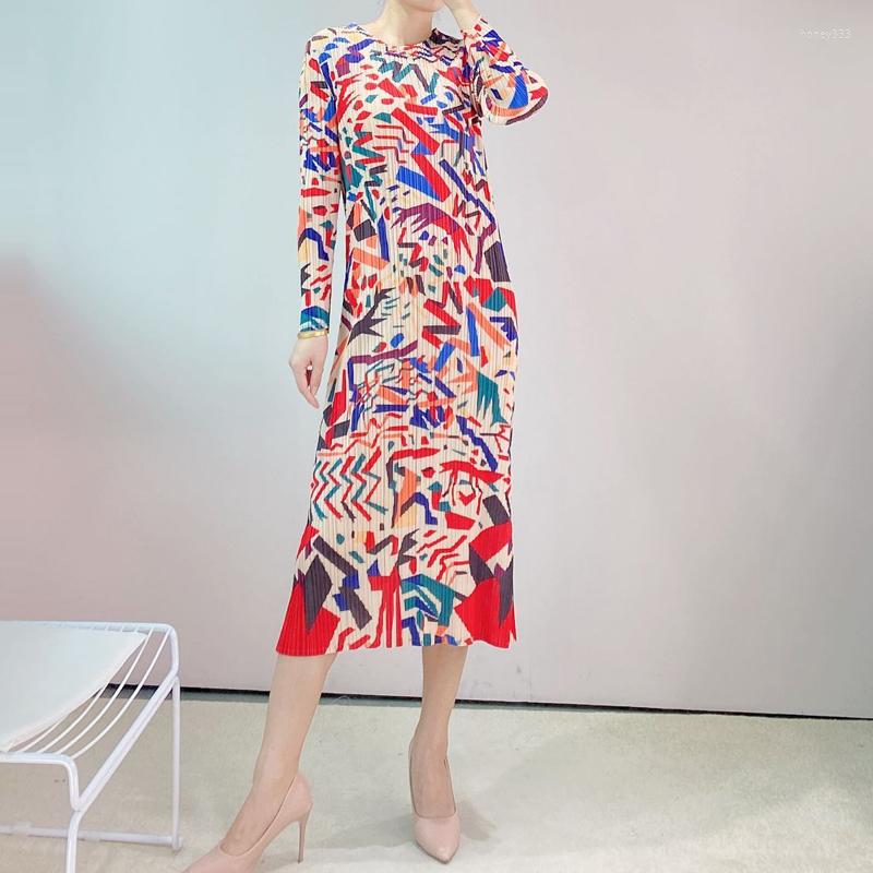 

Casual Dresses For Women 2023 Spring Miyake Pleated Fashion Printed O-neck Long Sleeve Slim High Street Straight Dress Tide, Black