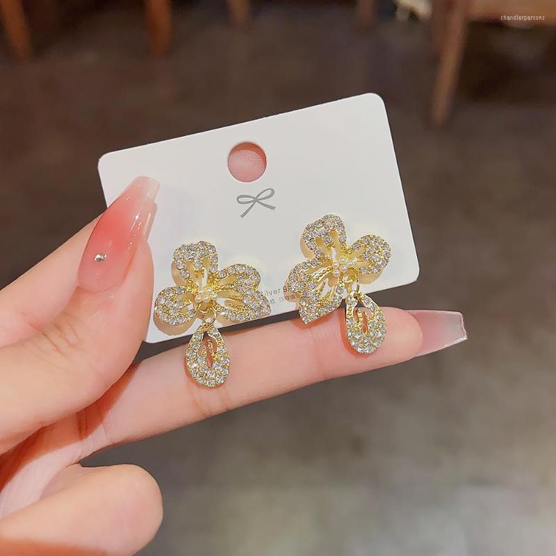 

Stud Earrings Korean Silver Needle Super Fairy Quality Flower Tide Light Luxury Style Small Crowd Delicate Earrings.