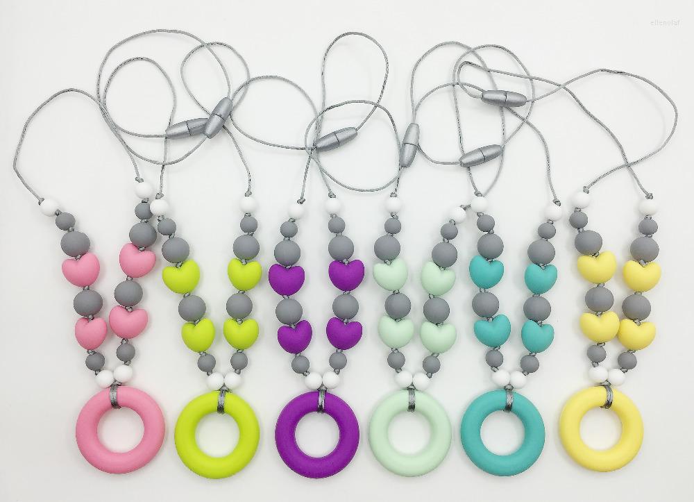 

Chains Fashion Mommy Silicone Teething Necklace With Heart Beads And Round Pendant