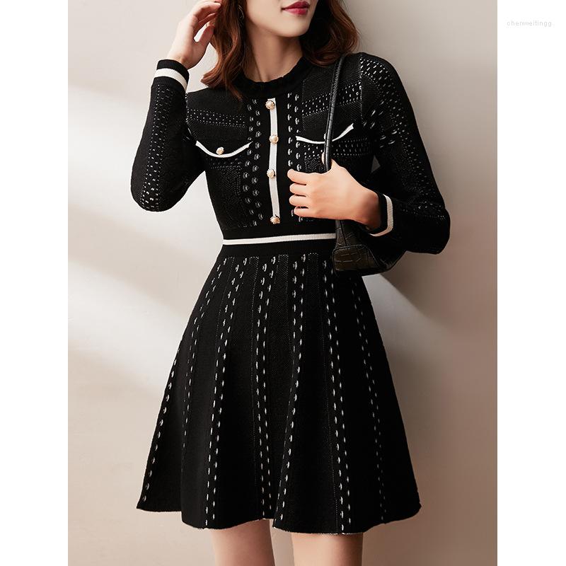 

Casual Dresses Autumn Winter Vintage Lady Knitted Dress O-Neck Pocket Buttons Long Sleeve A-Line Women Black Stripe High Waist Mini