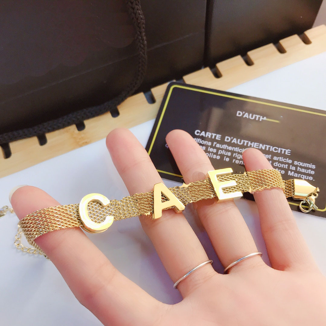 

New Style Stainless Steel Chain Bracelets Women Bangle 18K Gold Plated Enamel Lovers Gift Letter Pendant Wristband Cuff Chain Wedding Jewelry Wholesale L006