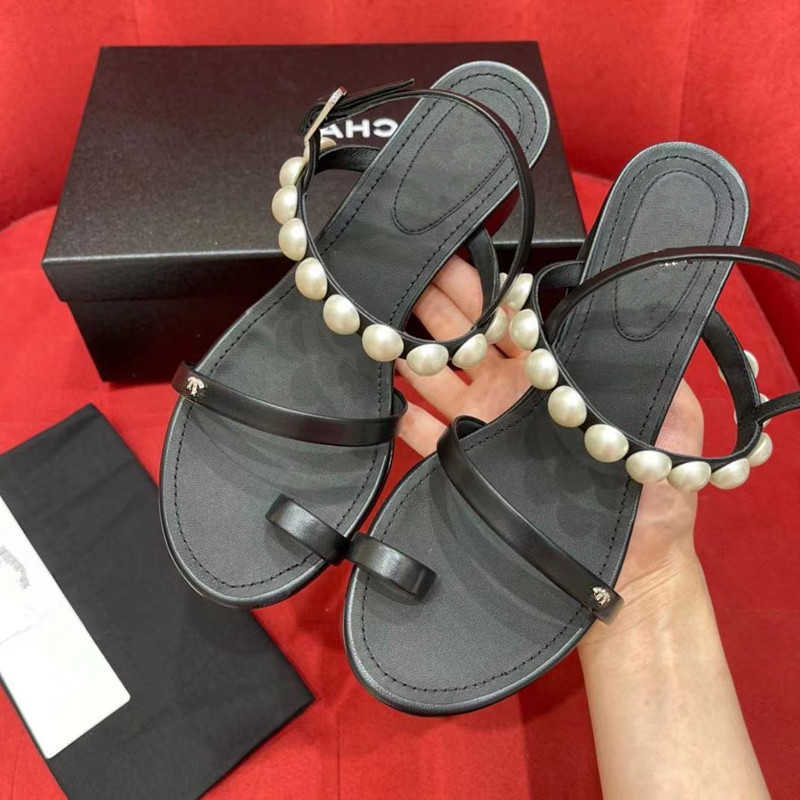 

Designer slides channel slipper sandals High version small fragrance one line with pearl clip toe sandals lady new summer wearing fairy styl, White3