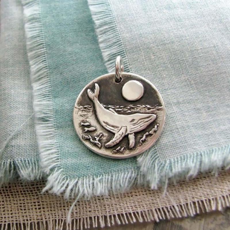 

Pendant Necklaces Round Moon Sea Whale Necklace Men And Women Vintage Style Individuality Temperament Metal Accessories Party Jewelry Gift