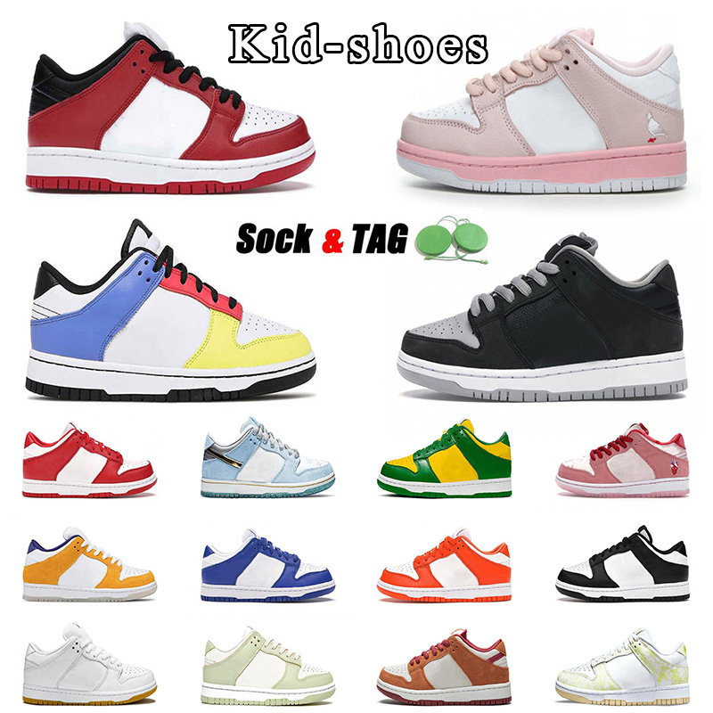

dhgate kids retro panda chicago kids shoes green strike holiday special kids designer running shoes pigeon pink shadow strange love kids sneakers youth shoes, Socks and tag
