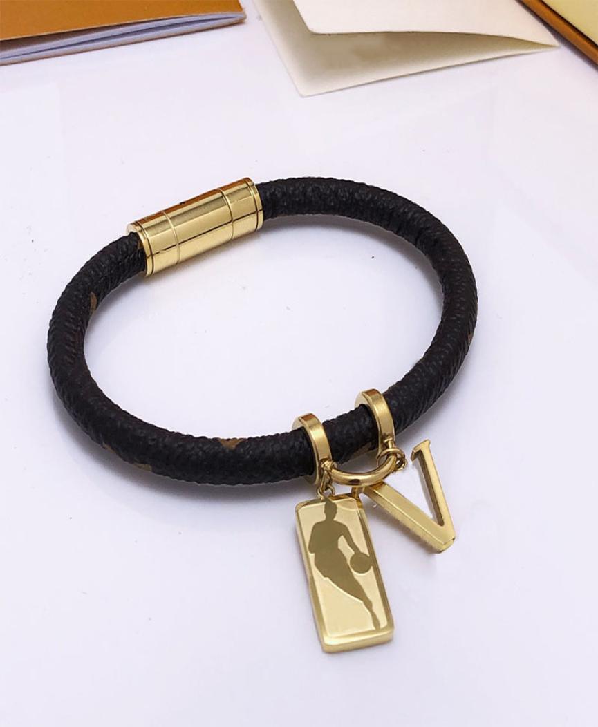 

Leather Bracelets For Man Woman Wristband Lock Heart Charm Designer Bangles Jewelry8928679