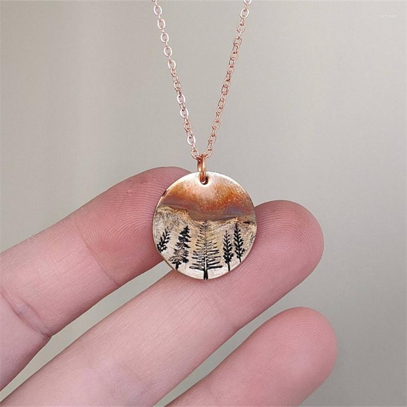 

Pendant Necklaces Retro Style Gradient Color Sunset Hills Woods Necklace Temperament Personality Men's And Women's Gift Jewelry