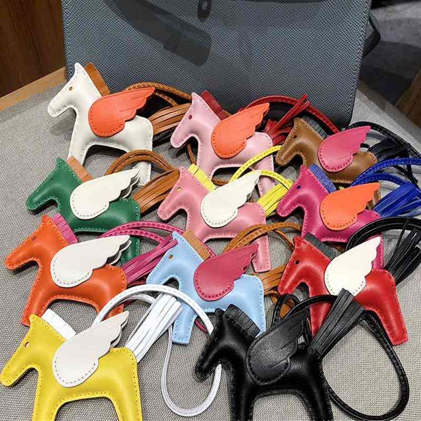 

Swift Sheepskin Bag Charm Luxury Paddock Keyring Real Leather Nano Pegasus Pendant Wing Flying Horse Ornament192P