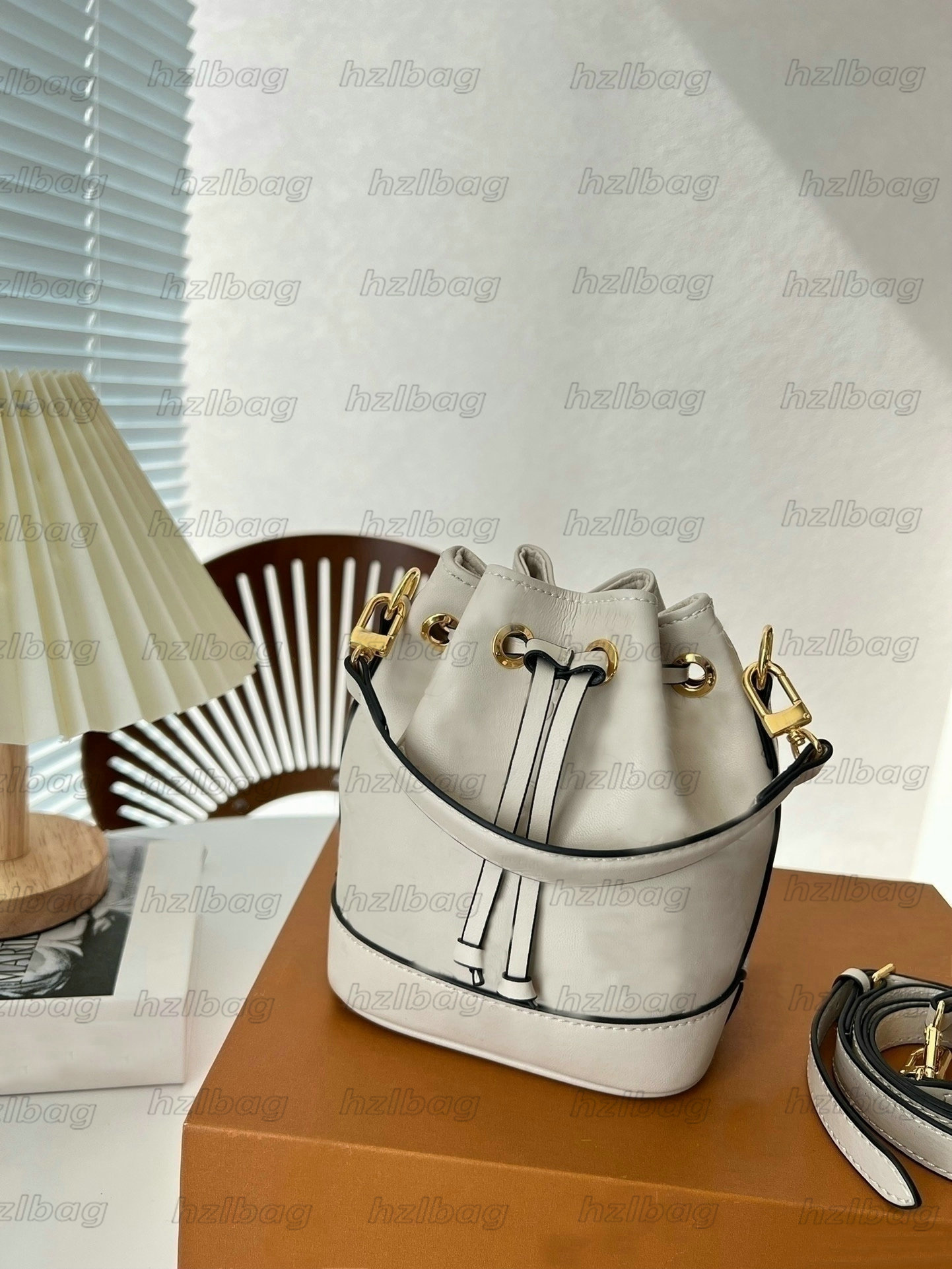 

METIS Classic Mini Bucket Bags Cross Body Bag Women Luxurys Monograms Embossed Handbag Purse Ladies designer bags, Black